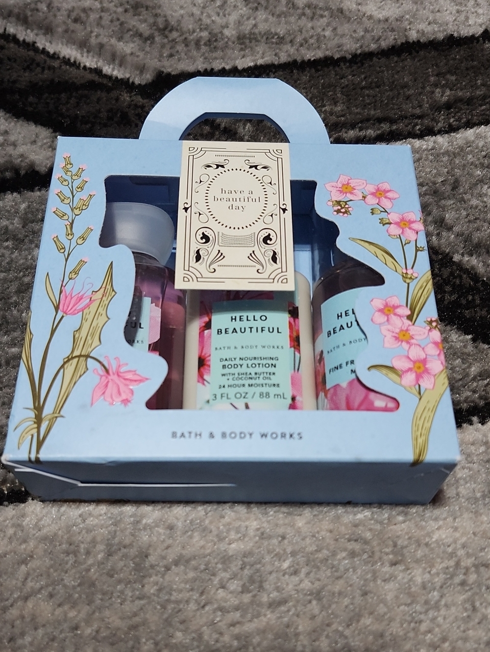 BATH & BODY WORKS "HELLO BEAUTIFUL" MINI TRAVEL GIFT SET